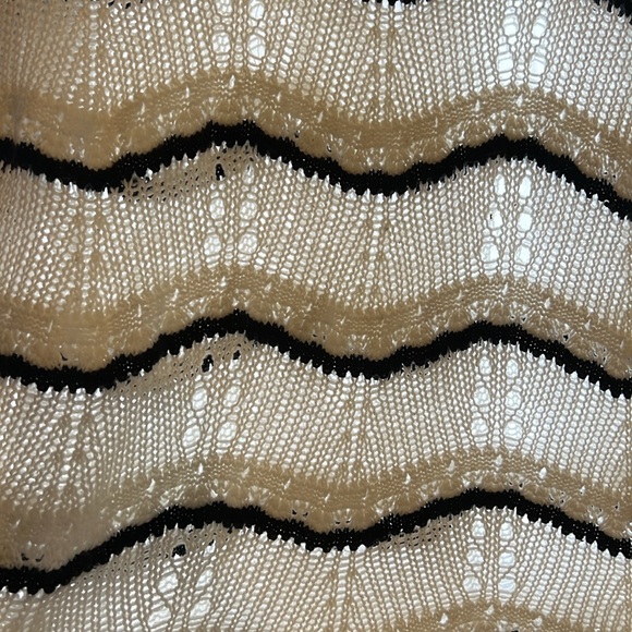 Lane Bryant Crochet Sweater Sz 22/24 scalloped hem & Sleeves White w/ Black Trim - Picture 2 of 7